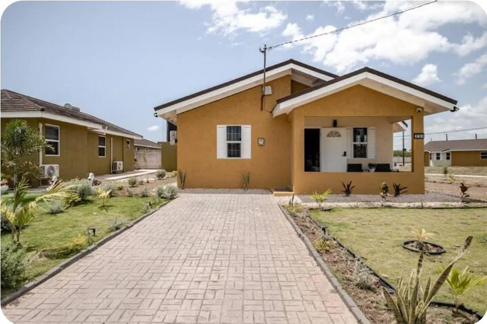 Dom wakacyjny Barefoot Bliss Short Term Rental With Pool In Colbeck Manor Old Harbour