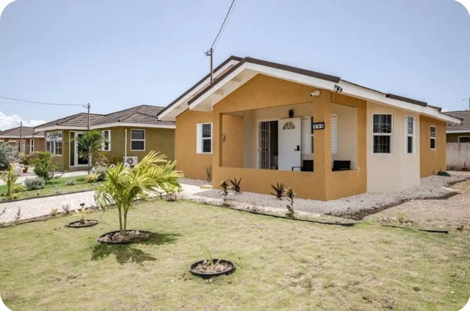 Dom wakacyjny Barefoot Bliss Short Term Rental With Pool In Colbeck Manor Old Harbour Jamajka